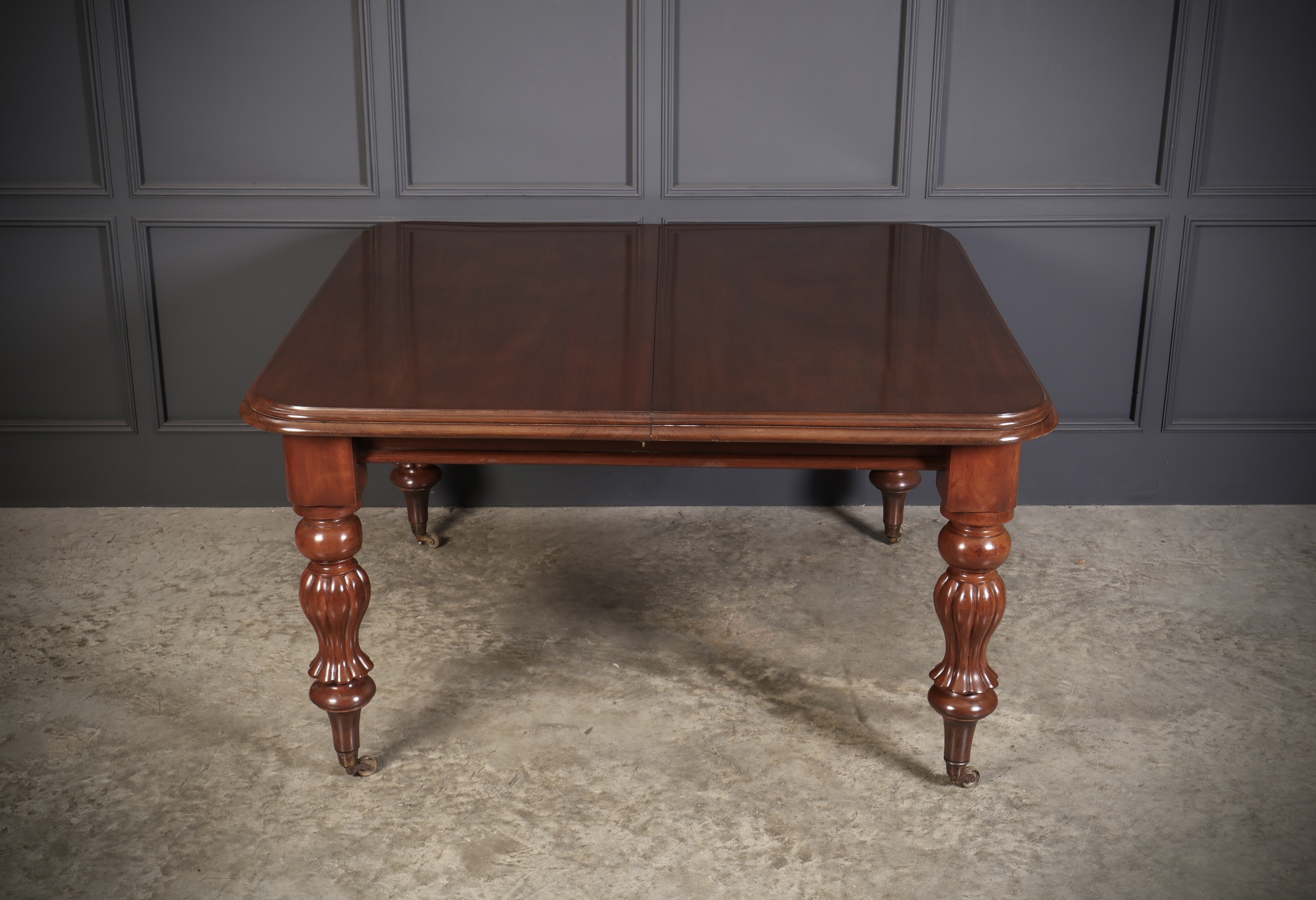 Early Victorian Mahogany Extending Dining Table - Image 3